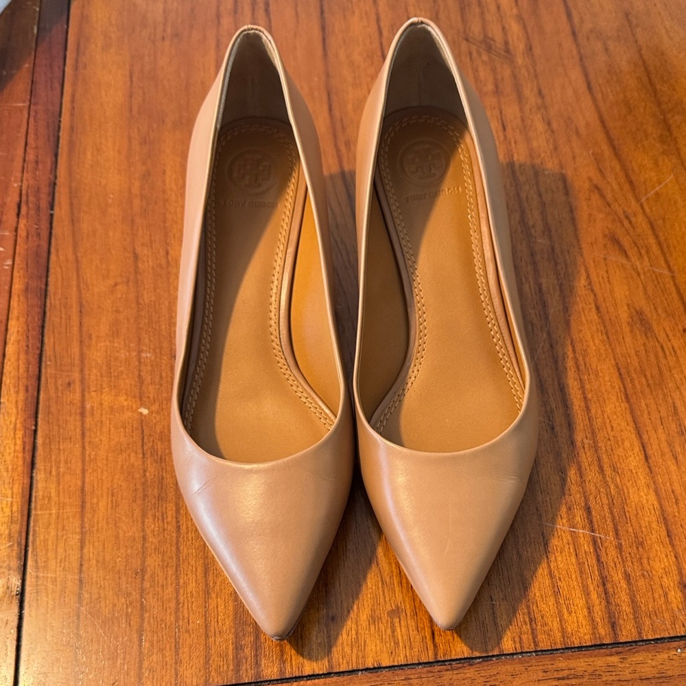 Tory Burch Tan Kitten Heels size 8.5